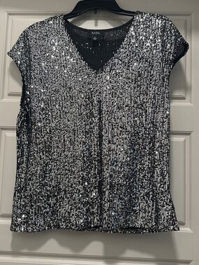 MSK Silver Sequin V-Neck Short Sleeve Top